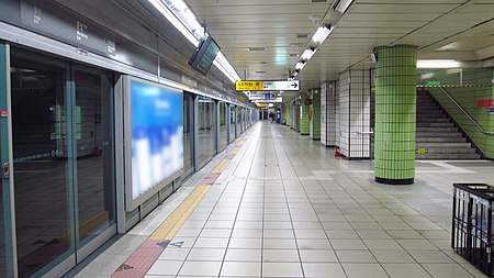 Seoul metro 818 Munjeong station platform 20181124 161232