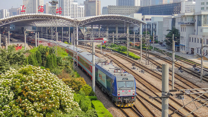 File:Shanghai-Xuzhou Train leaving Shanghai Station.jpg