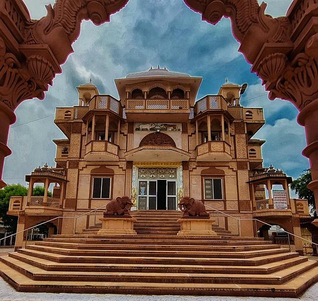 File:Shri Mahaveer Ji Temple (cropped).jpg