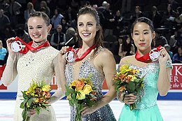 Mihara (right) with Mariah Bell (left) and Ashley Wagner (center) at the 2016 Skate America podium