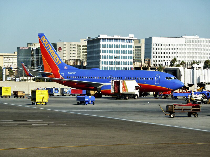 File:Southwest Boeing 737 at LAX.jpg