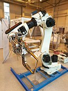 Spot welding robot