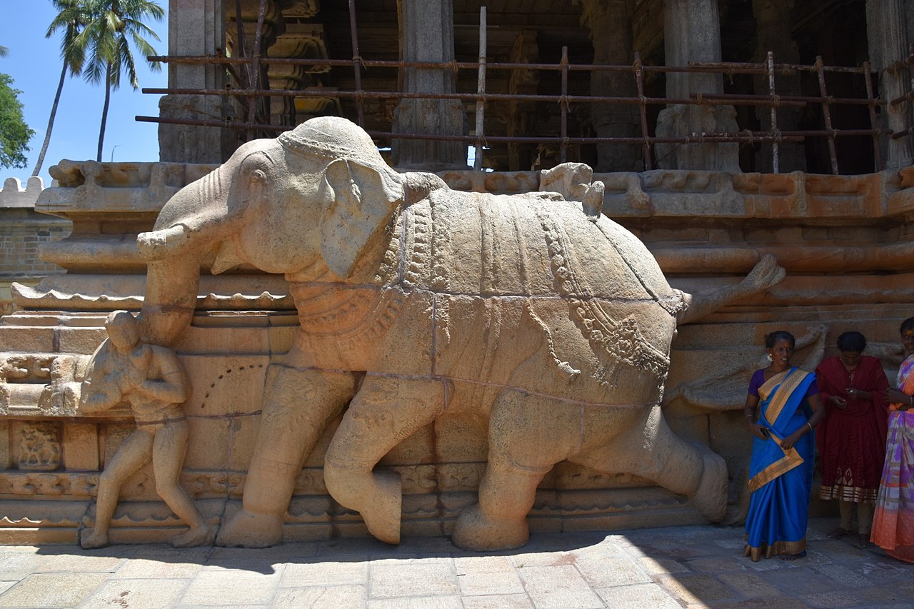 Sri Ranganathaswamy Temple, dedicated to Vishnu, in Srirangam, near Tiruchirappali (154) (37255438750).jpg