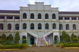 <span class="mw-page-title-main">St. Aloysius College (Mangalore)</span> Private Jesuit University in Mangaluru, India