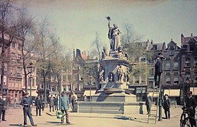 Nieuwemarkt w Rotterdamie na autochromie w 1915 roku