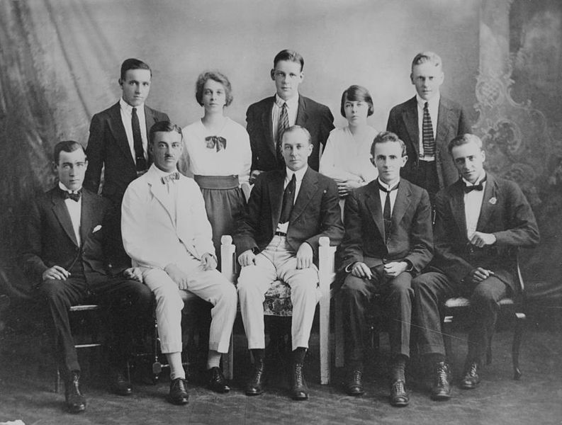 File:StateLibQld 1 391125 Commonwealth Bank staff, Bundaberg, 1922.jpg