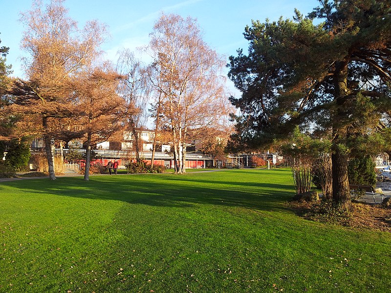 File:Strandbad Tiefenbrunnen 2011-12-01 15-32-34 (GT-I9100).jpg