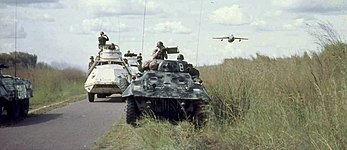 Pansarbil M8 och Tgb m/42 KP under Kongokrisen.