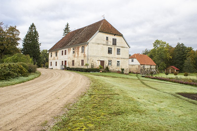 File:Tāšu muiža - manor - panoramio (3).jpg