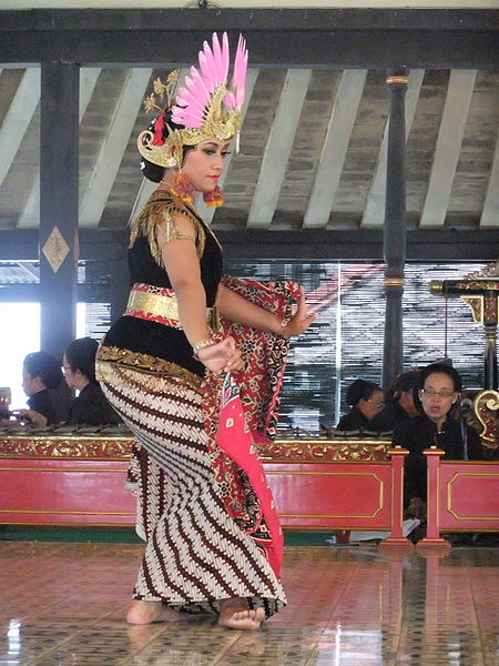 Golek Ayun-ayun, a Javanese court dance of Yogyakarta