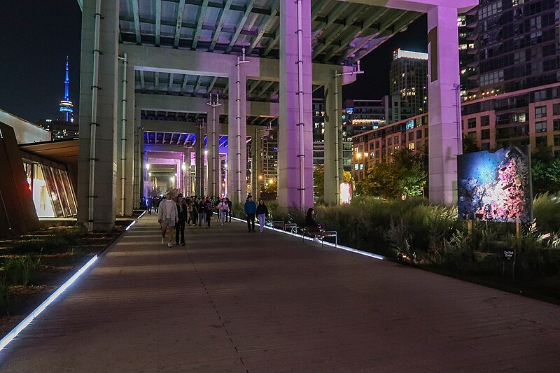 File:The Bentway near Garrison Common 2023.jpg