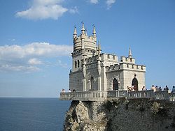 Il Nido di rondine, uno dei romantici castelli costruiti dall'élite russa in Crimea.