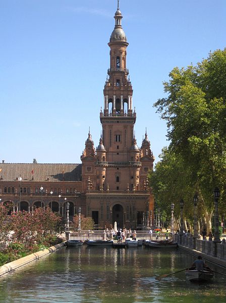 File:Torre Sur, Plaza de España. Sevilla..JPG