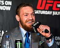 UFC 189 World Tour Aldo vs.  McGregor London 2015 (18776759002) (beskæret).jpg