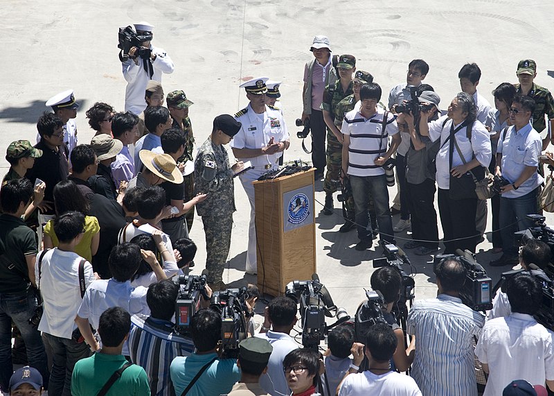 File:US Navy 100721-N-2757S-031 Capt. David A. Lausman, commanding officer of the aircraft carrier USS George Washington (CVN 73), welcomes a group of journalists to George Washington after arriving in Busan, Republic of Korea.jpg