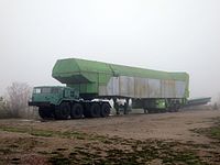 大型戦略ミサイルを牽引するMAZ-537。ウクライナ、2008年。