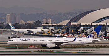 Boeing 757-300 taxiing at Los Angeles International Airport.