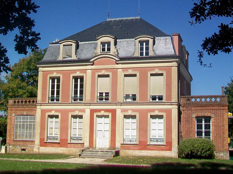 File:Vémars (95), mairie - château de la Motte 2.jpg