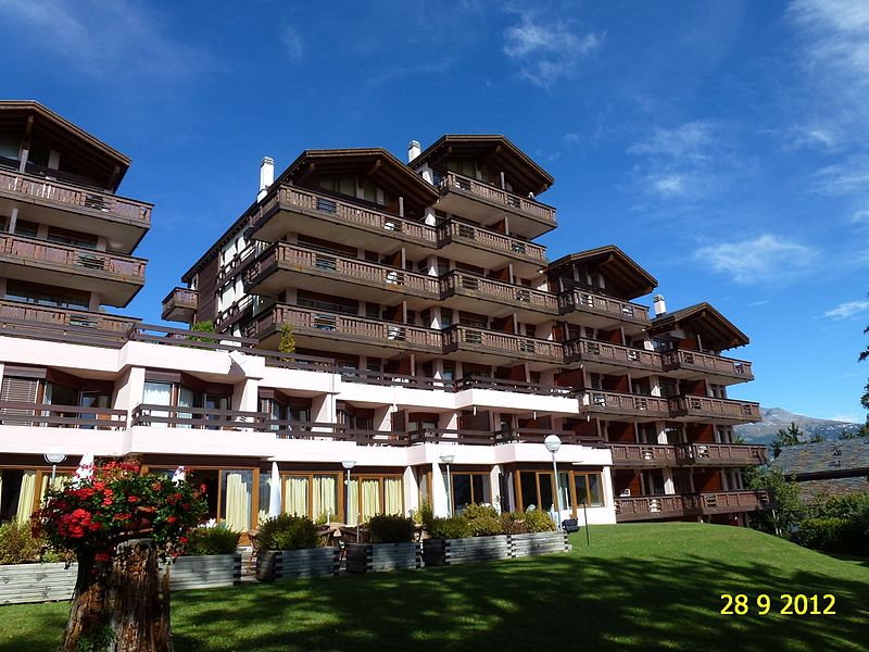 File:VIEW OF HOTEL HELVETIA INTERGOLF IN CRANS-MONTANA, 2012. - panoramio (7).jpg