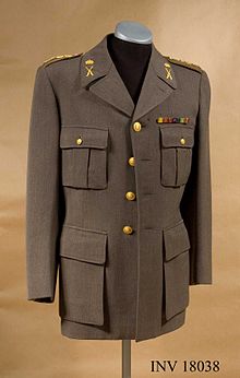 M/1952 uniform jacket shown in museum. Vapenrock m1952.jpg