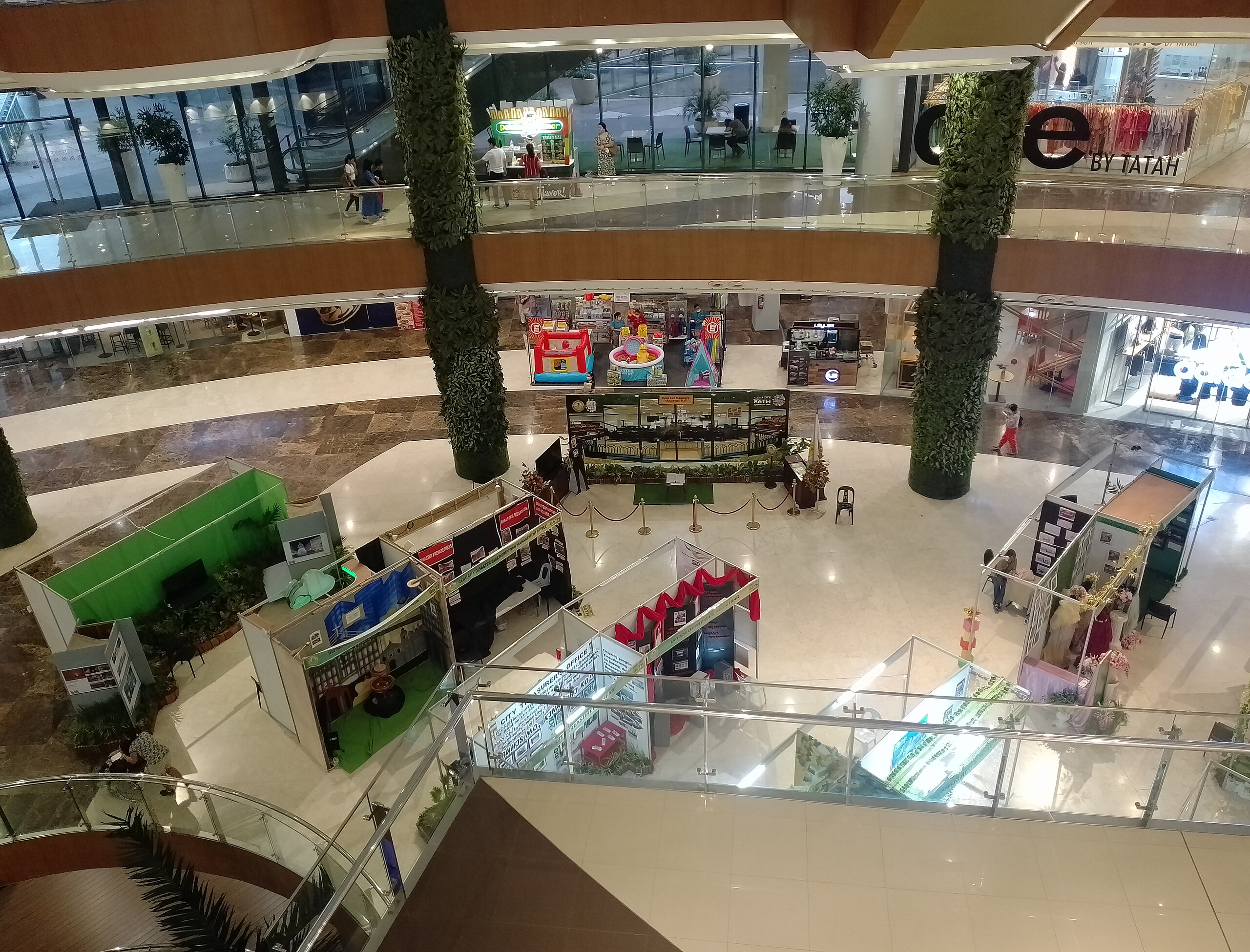 File:View of ground floor of Robinsons Galleria Cebu (02-24-2023).jpg -  Wikimedia Commons