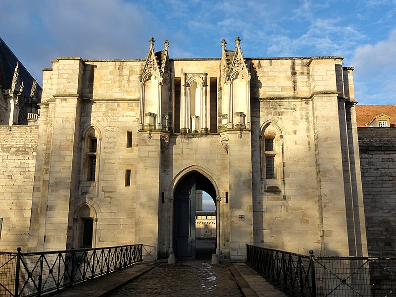 File:Vincennes (94), château, tour des Salves 1.jpg