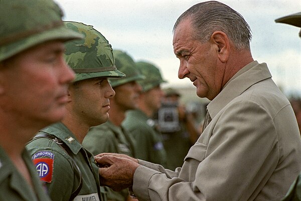 President Lyndon B. Johnson awards the Distinguished Service Cross to First Lieutenant Marty A. Hammer