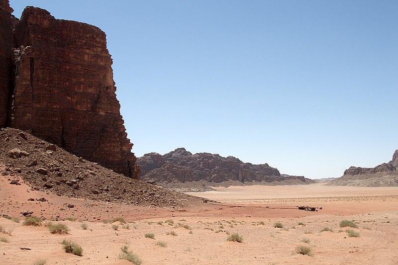 File:Wadi Rum, Jordan, Cliffs.jpg