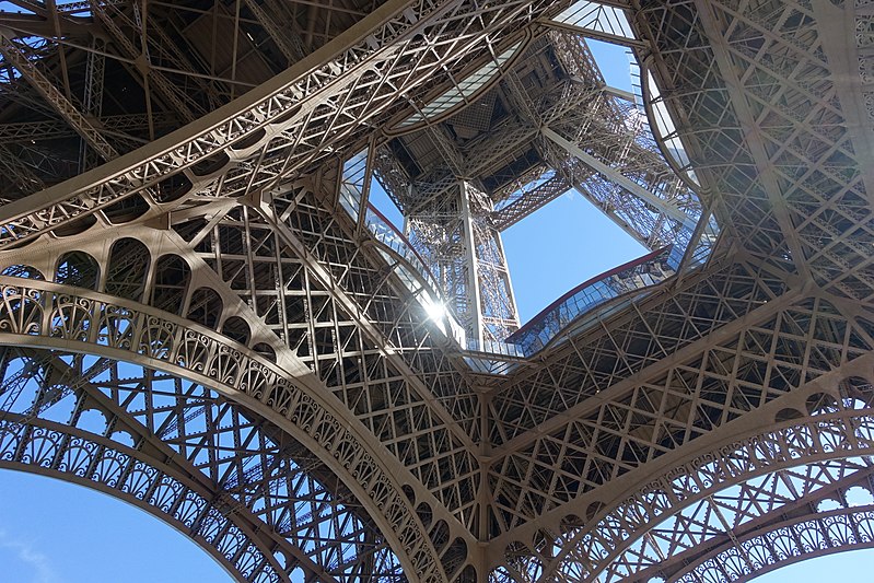 File:Waiting in line @ Eiffel Tower @ Paris (35236772265).jpg