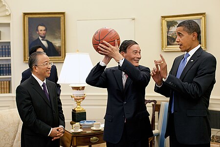 Tập_tin:Wang_Qishan_,Obama_Basketball_S&ED.jpg