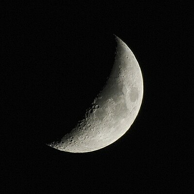 Waxing crescent moon 20131108.jpg