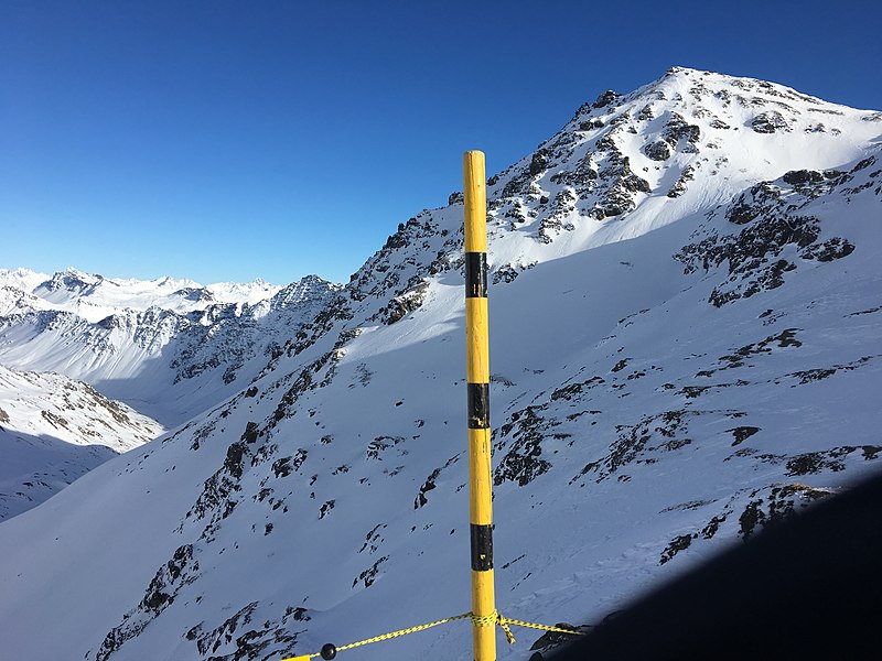 File:Weisshorn (Arosa) ski area 13.jpg