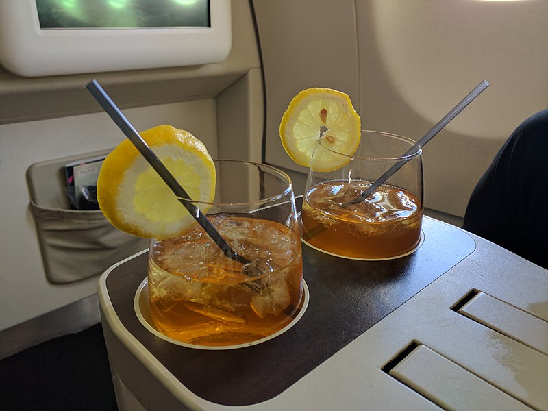 File:Welcome cocktails on Fiji Airways 910.jpg