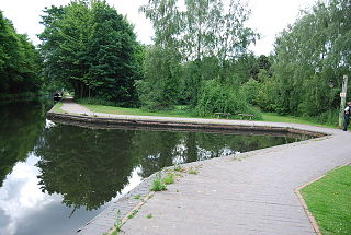 Winding hole widened area of a canal, used for turning