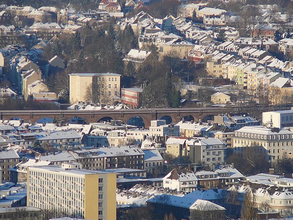 In Wuppertal-Barmen the line crosses the urban area on the Steinweg Viaduct