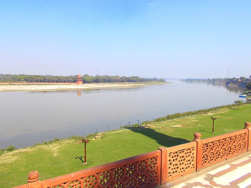 File:Yamuna behind Taj.jpg