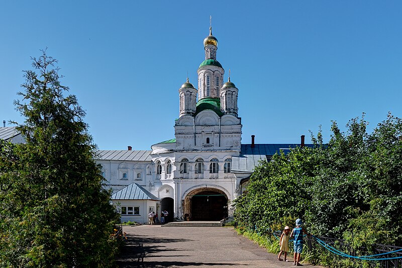 File:Zheltovodsky Makaryev Monastery of the Holy Trinity P8142596 2200.jpg