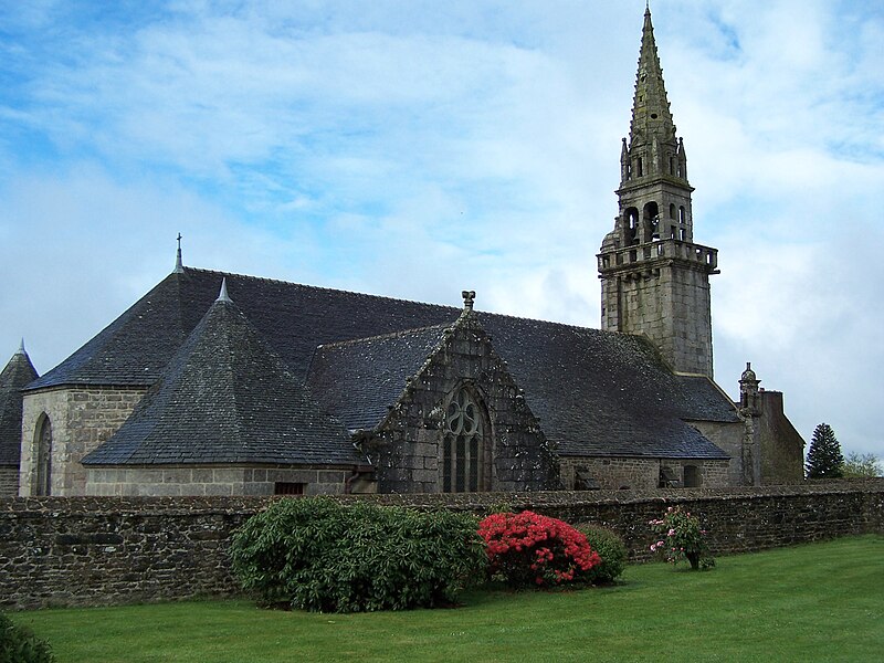 File:Église Saint-Pierre de Berrien.JPG