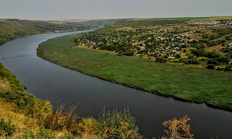 File:Вид от села Ципова - в сторону села Зозуляны - panoramio (cropped).jpg