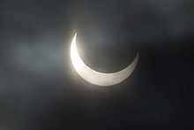 Partial eclipse of January 4, 2011 from Moscow Solnechnoe zatmenie 4 ianvaria 2011 goda v 12.02 v Moskve.jpg
