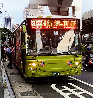 File:大都會客運469-FR 982區間車 停靠板橋區民生路三段捷運新埔站載客 20240617 (VIVO V27手機拍攝).jpg