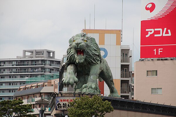 Lion statue near Kawaguchi Station.