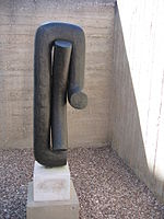 Isamu Noguchi, Heimar, 1968, in de Billy Rose Sculpture Garden, Israel Museum, Jeruzalem, Israël