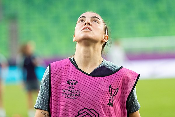 Guijarro warming up with Barcelona before the 2019 UEFA Women's Champions League final.