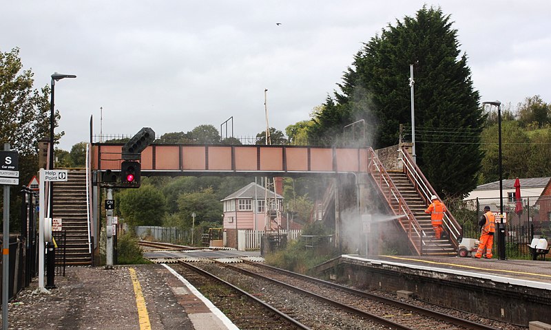 File:2021 at Crediton station - cleaning the footbridge.JPG