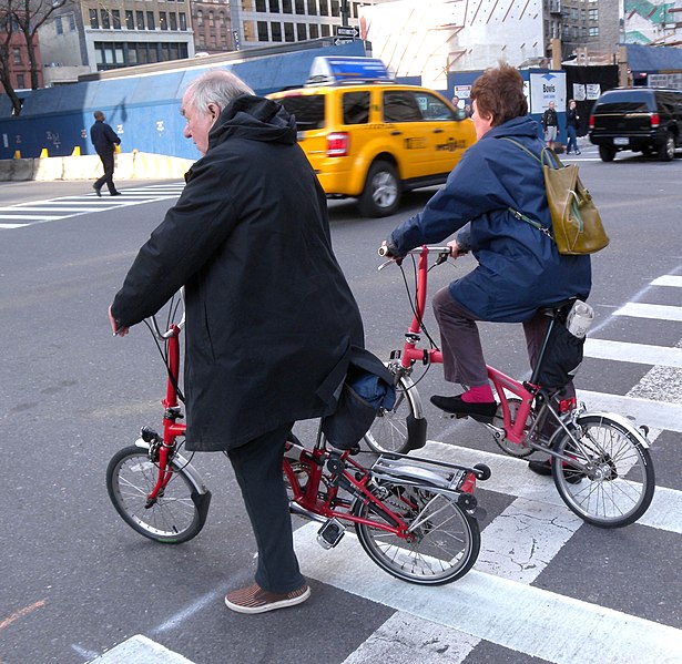 File:2 red Bromptons 10Av 30 jeh.JPG