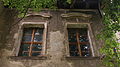Barokní okna 1. patra (vpravo od rizalitu)