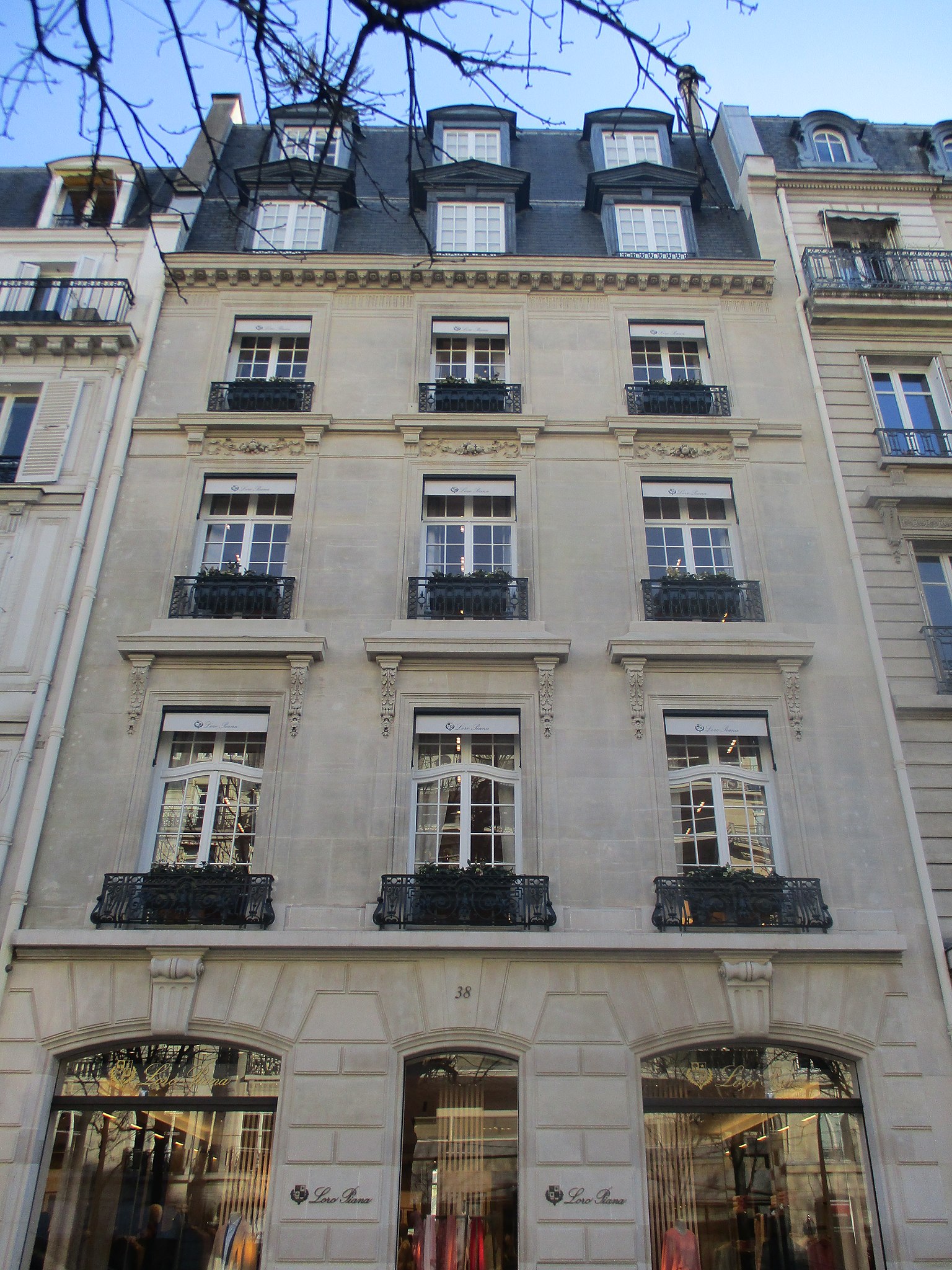 Avenue Montaigne - Wikipedia