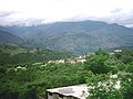 Una vista lateral del Chappargram (Battagram) antes de terremoto de 2005