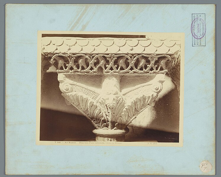 File:Afgietsel van een kapiteel van de Abdij van Moissac Art Roman - Chapiteau d'une colonnette, Cloître de Moissac. (titel op object), RP-F-00-3185.jpg